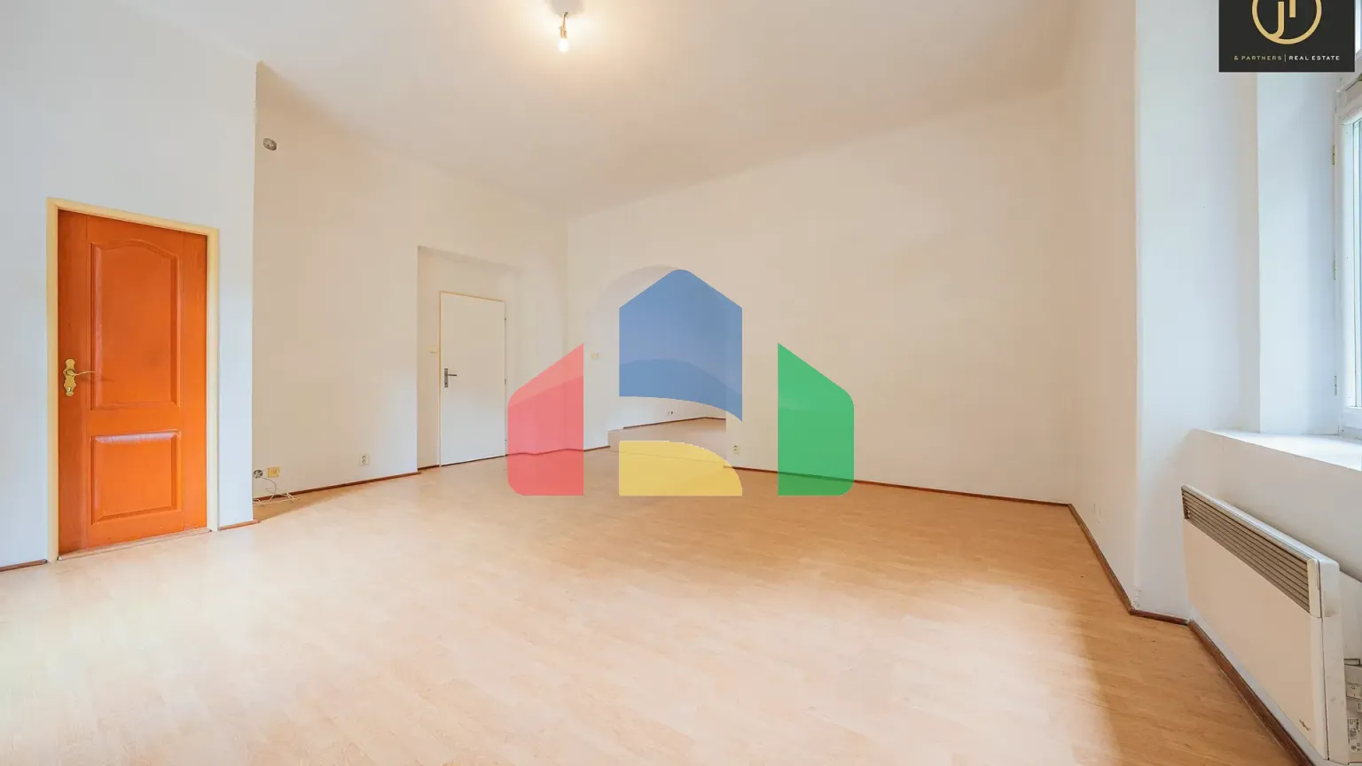 На продажу фермерские здания 300 m²