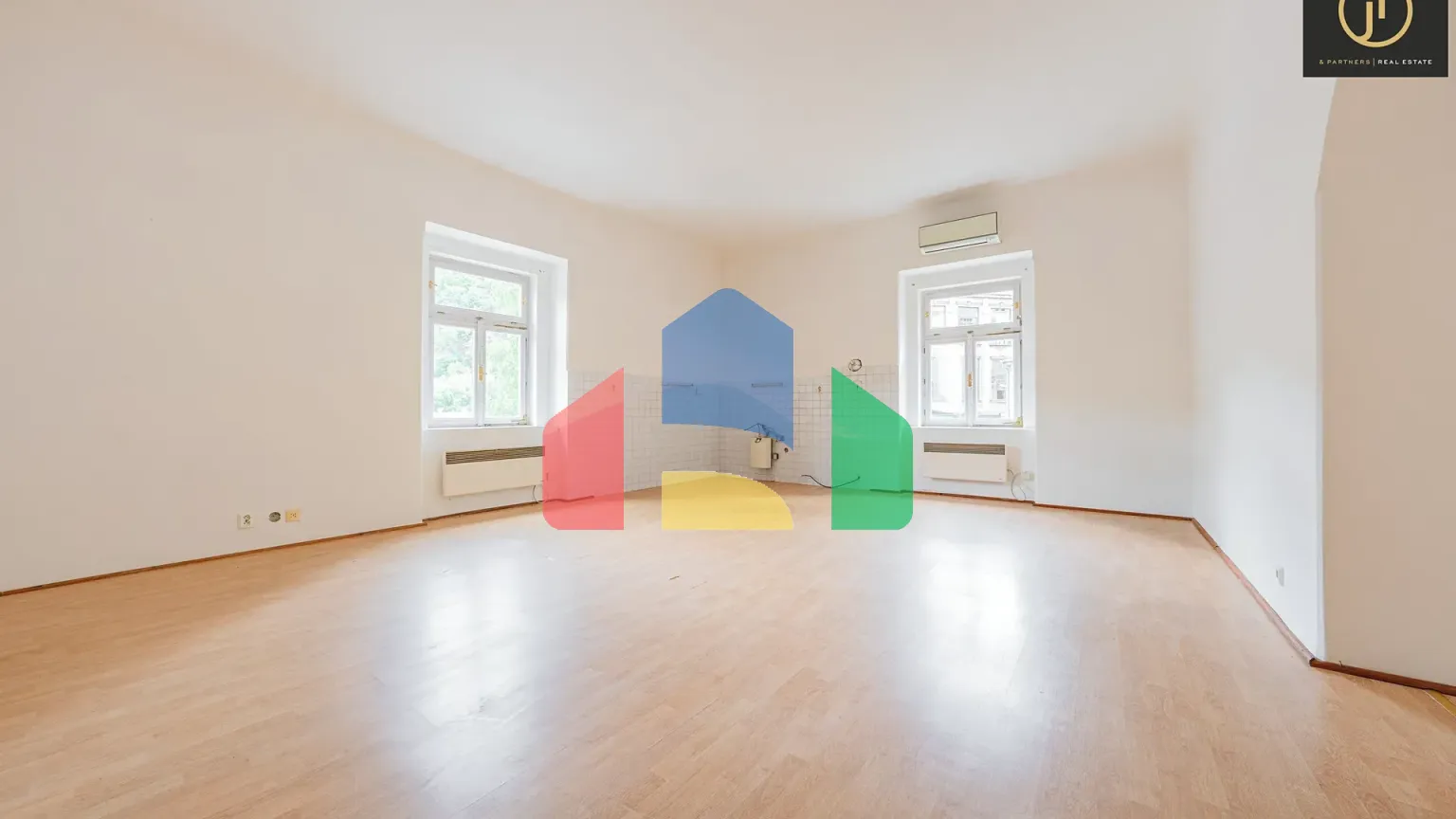 На продажу фермерские здания 300 m²