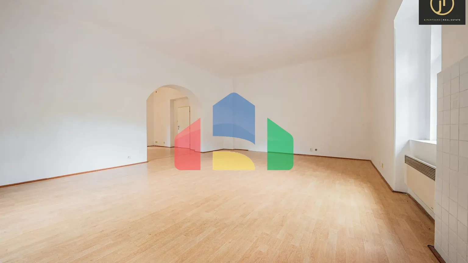 На продажу фермерские здания 300 m²