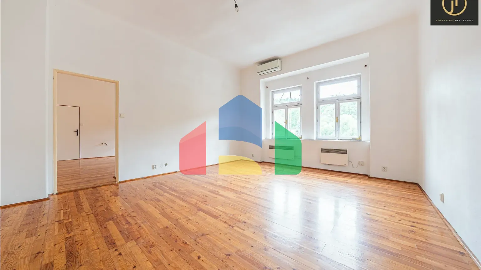 На продажу фермерские здания 300 m²