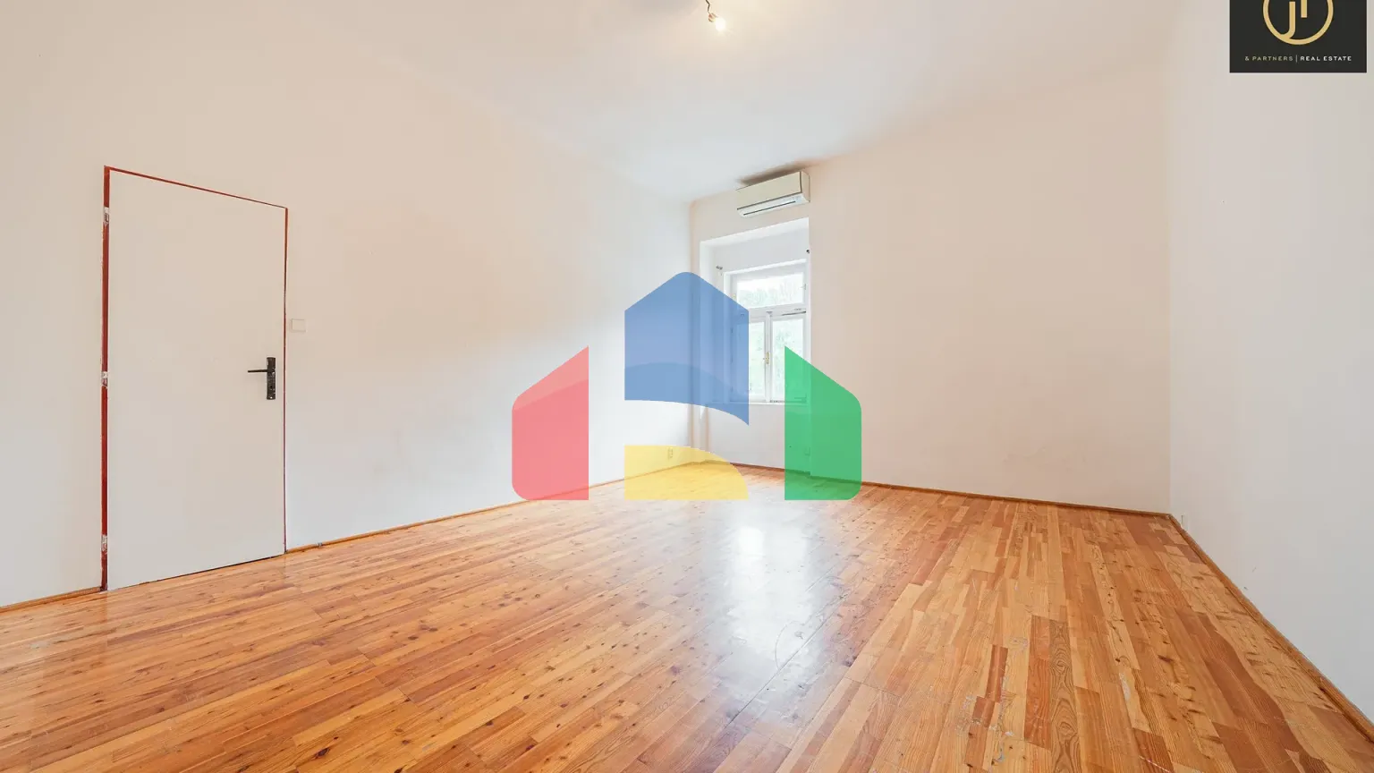 На продажу фермерские здания 300 m²