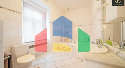 На продажу фермерские здания 300 m²