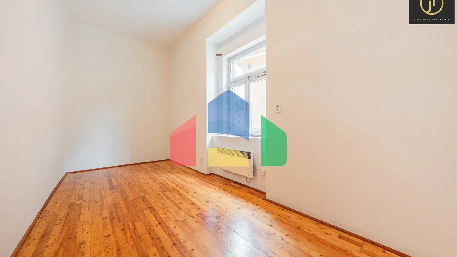 На продажу фермерские здания 300 m²