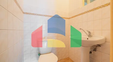 На продажу фермерские здания 300 m²