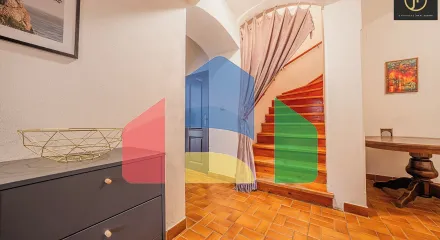 На продажу фермерские здания 300 m²