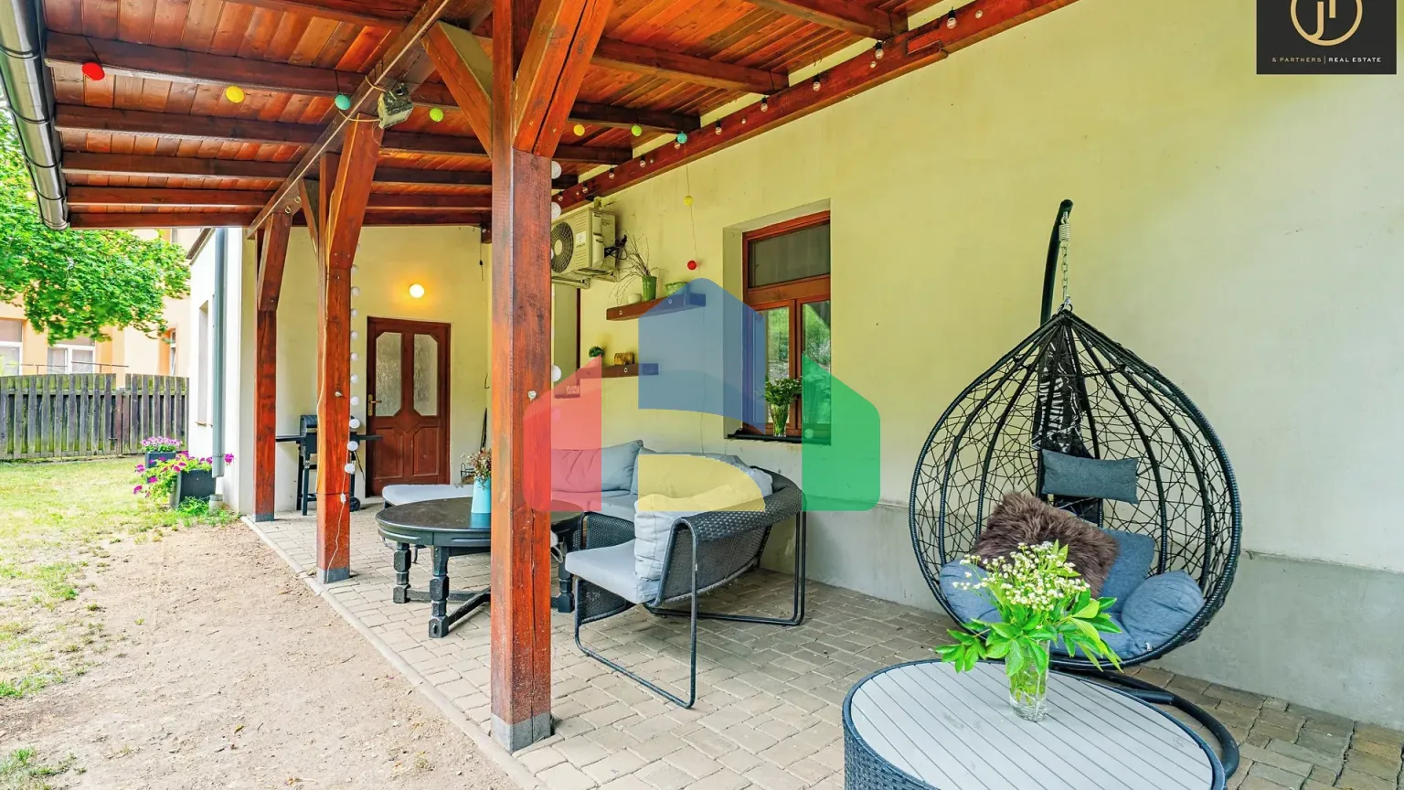 На продажу фермерские здания 300 m²