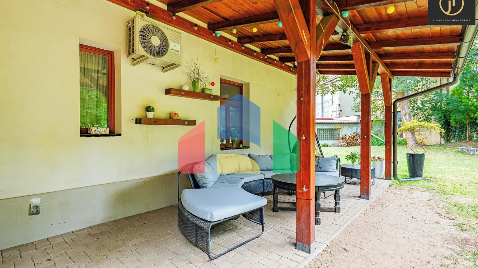 На продажу фермерские здания 300 m²