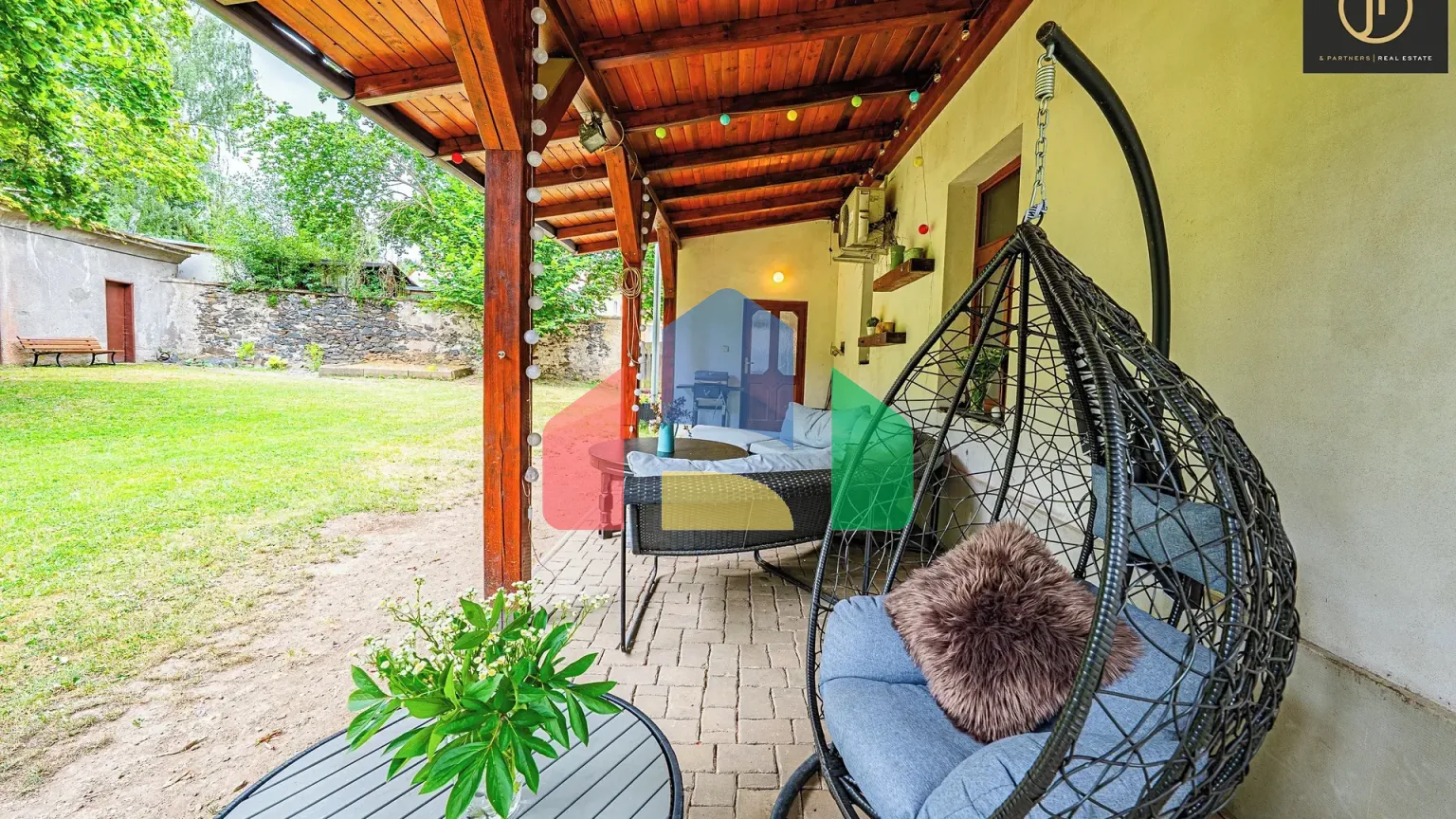 На продажу фермерские здания 300 m²