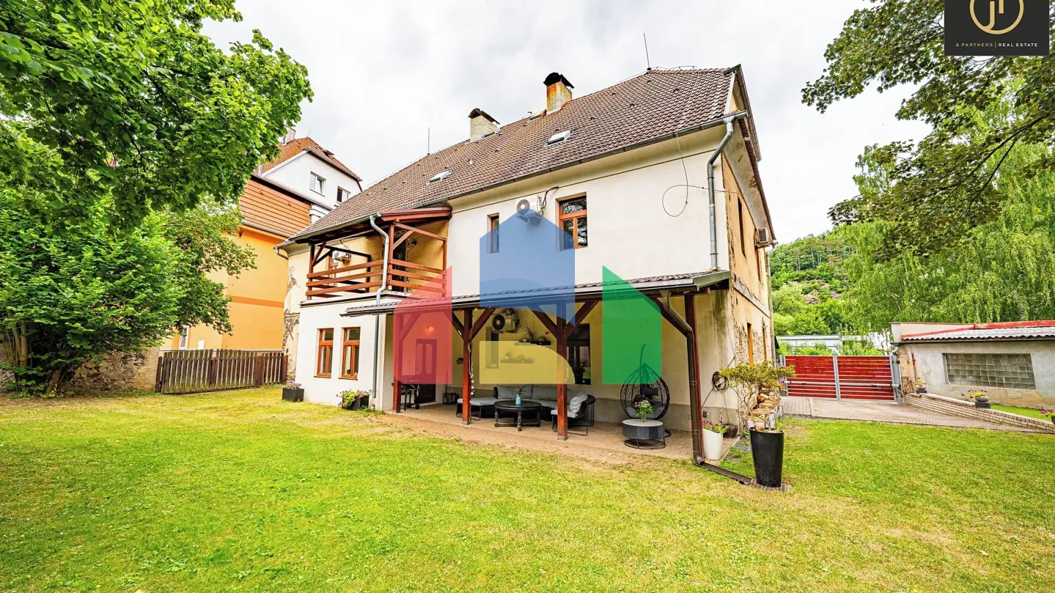 На продажу фермерские здания 300 m²