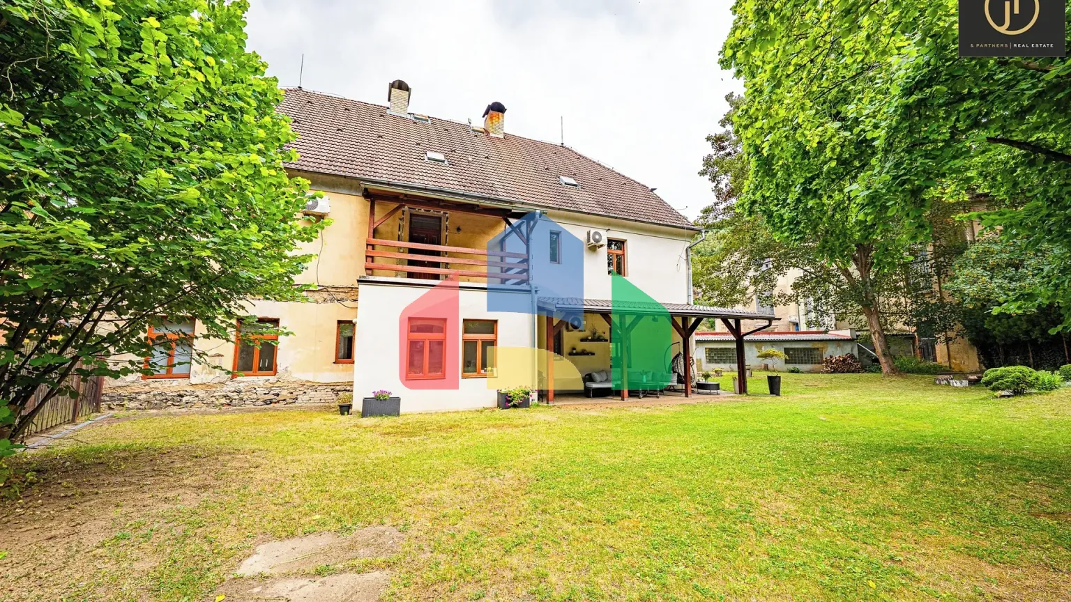 На продажу фермерские здания 300 m²