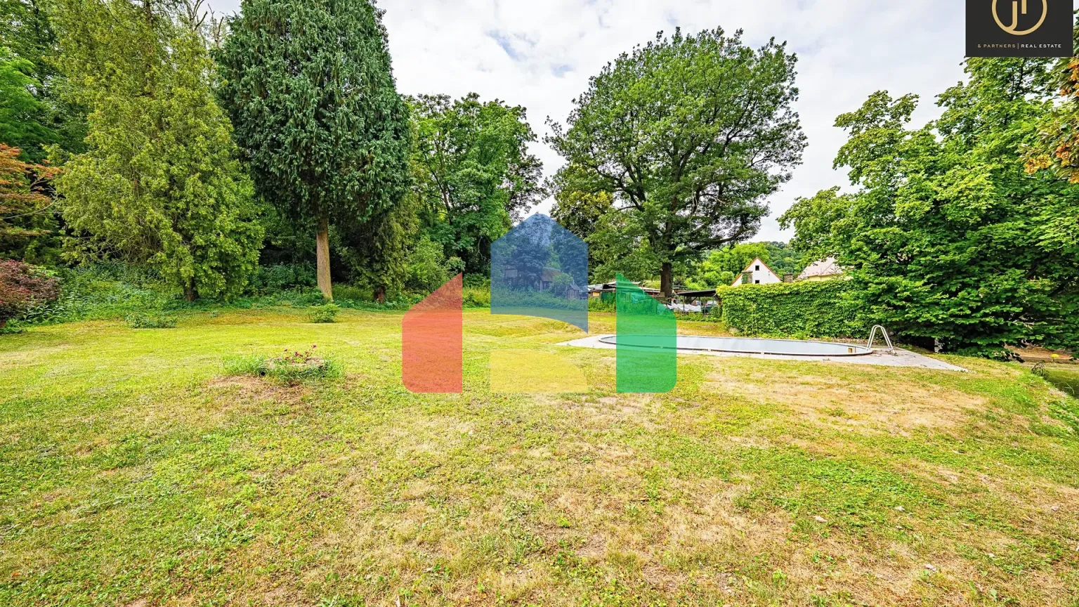 На продажу фермерские здания 300 m²