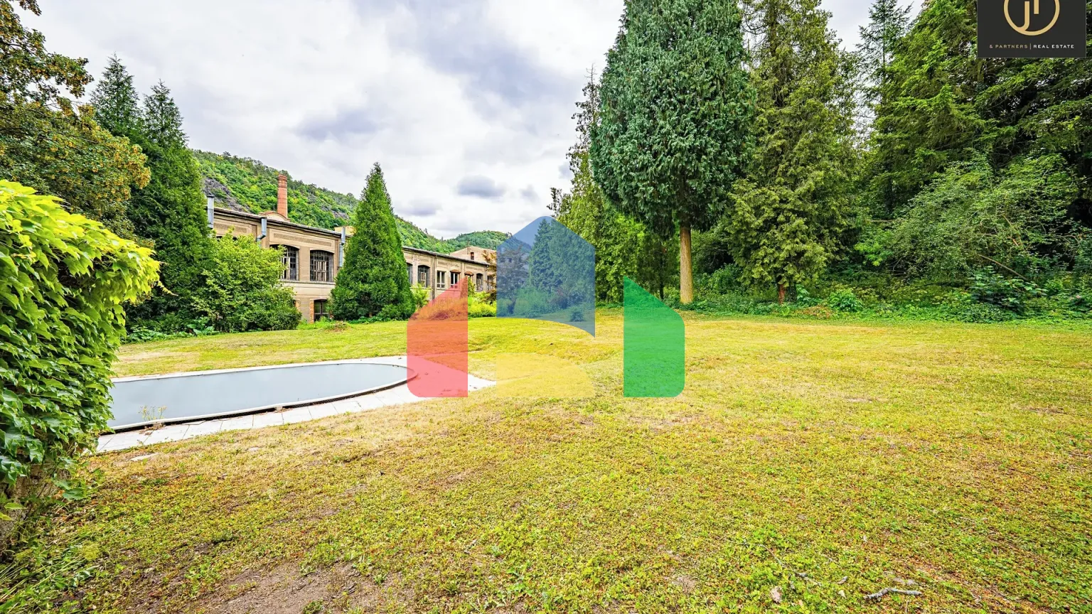 На продажу фермерские здания 300 m²