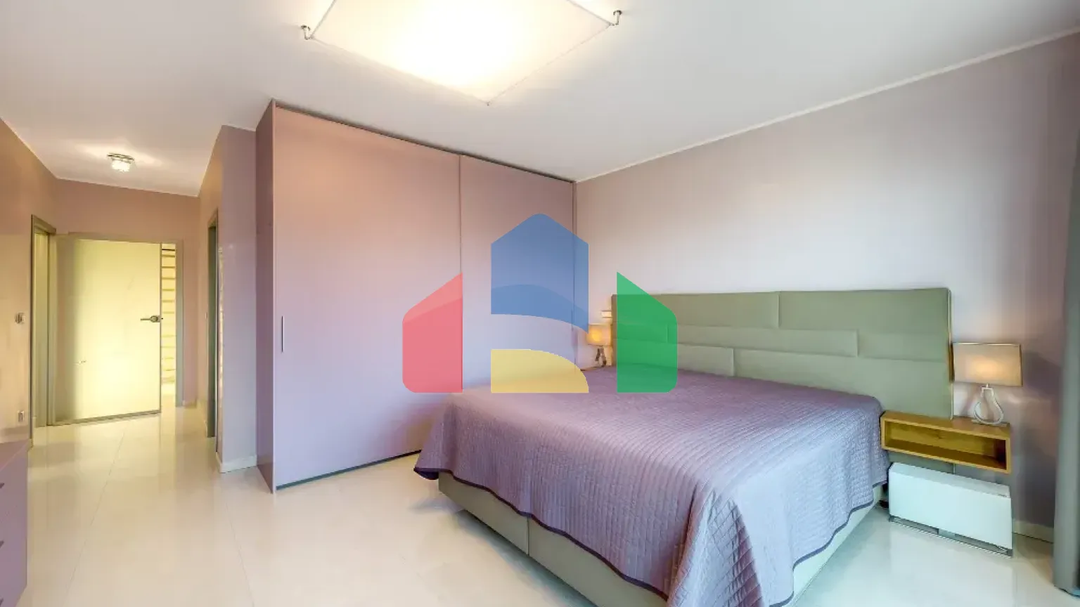 На продажу виллы 323 m², земельный участок 1077 m²