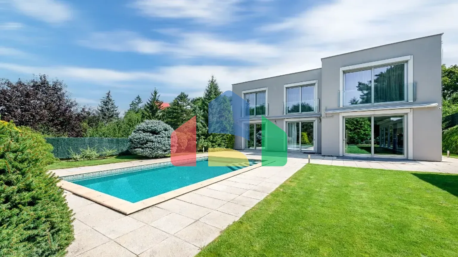 На продажу виллы 323 m², земельный участок 1077 m²