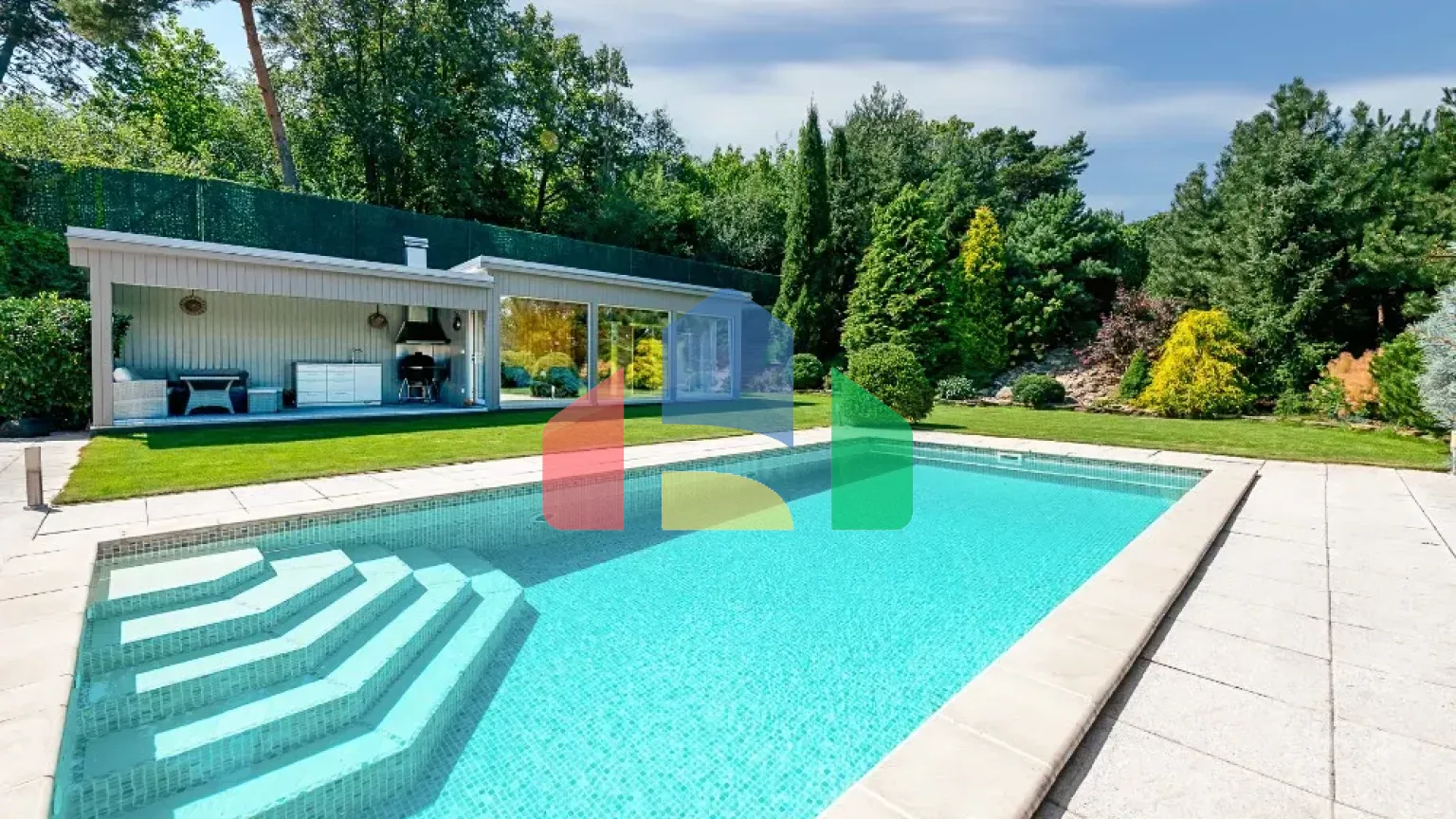 На продажу виллы 323 m², земельный участок 1077 m²