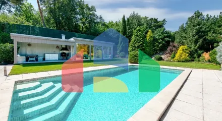 На продажу виллы 323 m², земельный участок 1077 m²